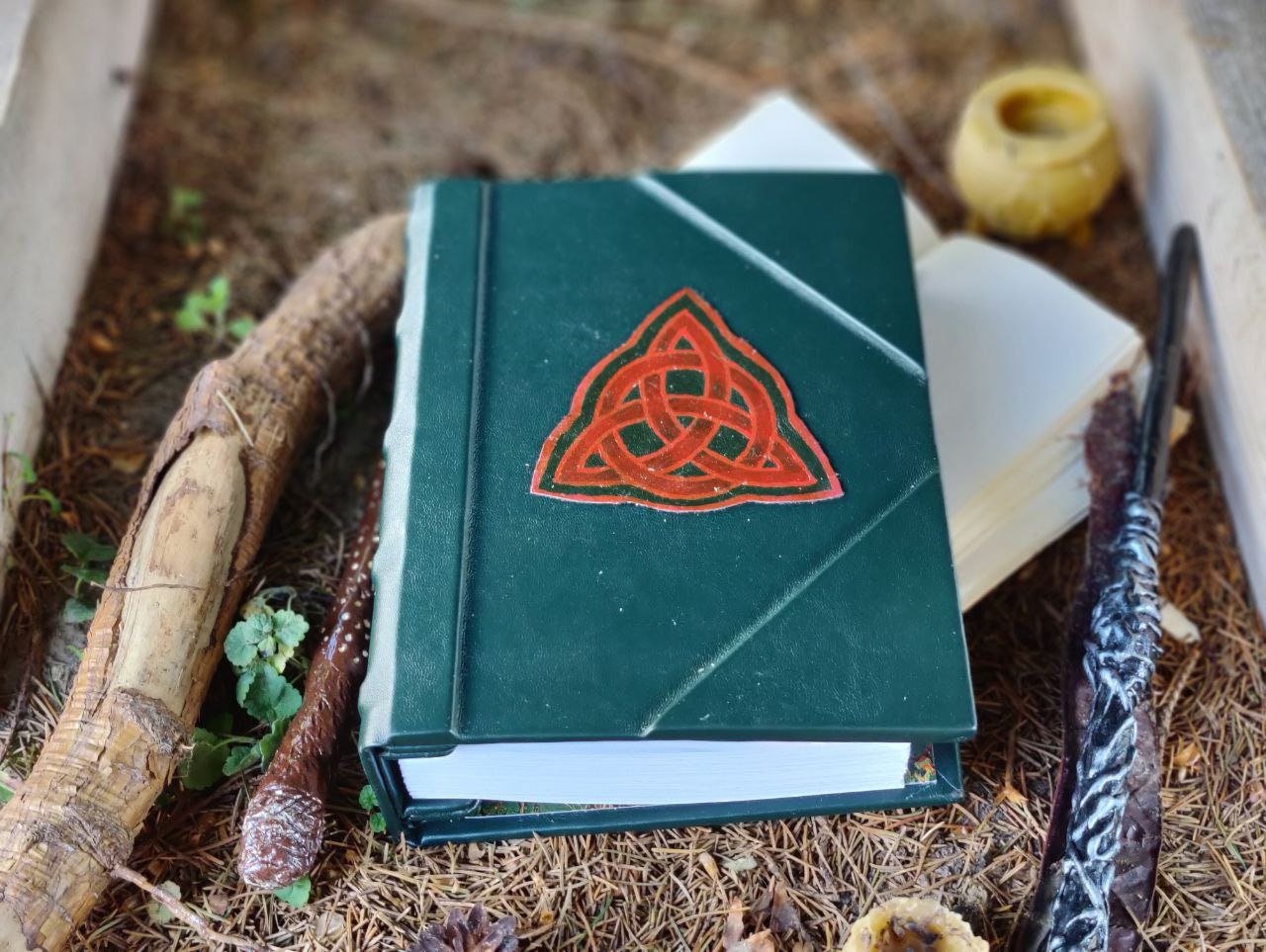 The Book of Shadows Charmed BOS Halliwell on 4 bolts Wicca triquetra