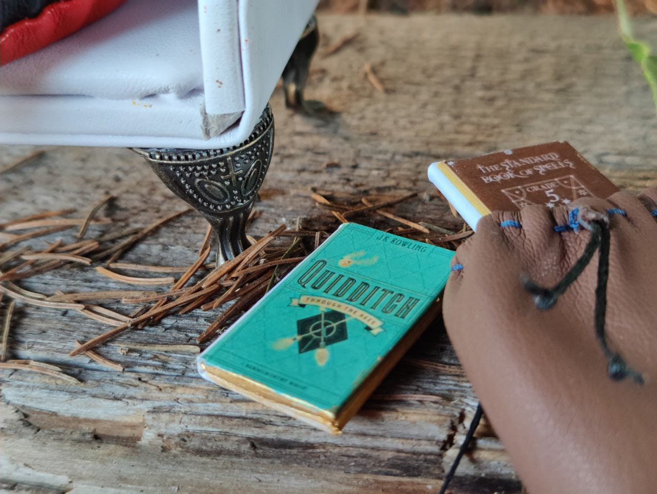 Miniature Magic books Library Witch Oculus Reparo