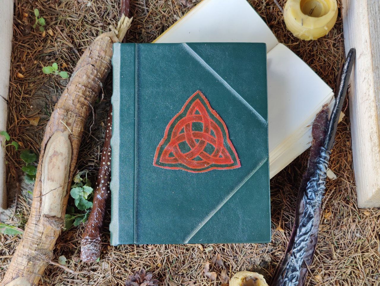 The Book of Shadows Charmed BOS Halliwell on 4 bolts Wicca triquetra